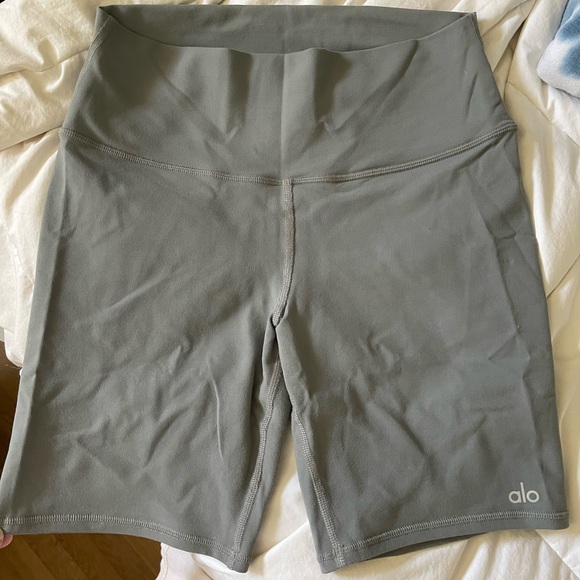 Alo yoga bike shorts - Picture 1 of 3